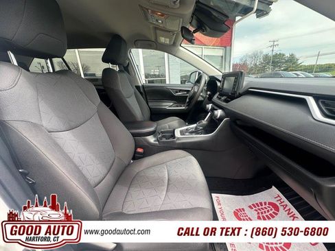 Used 2020 Toyota RAV4 XLE w/ Carpet Mat Package image 11