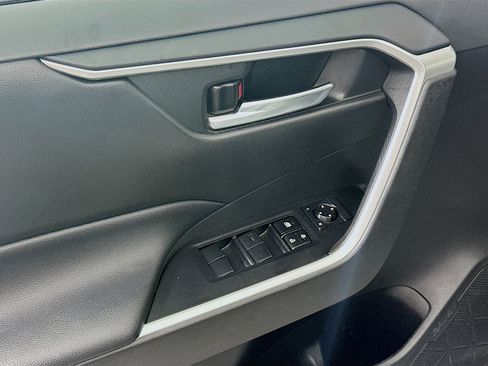 Used 2021 Toyota RAV4 XLE FWD image 15