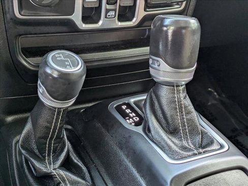 Used 2020 Jeep Gladiator Overland AWD/4WD image 14
