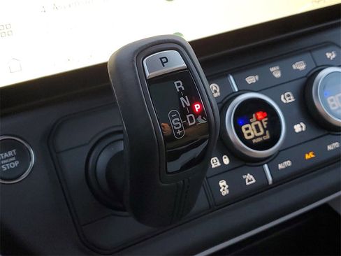 New 2026 Land Rover Defender 130 X-Dynamic SE image 22