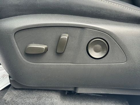 Used 2025 Chevrolet Traverse LT image 22