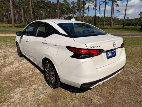Used 2024 Nissan Versa SV FWD image 3