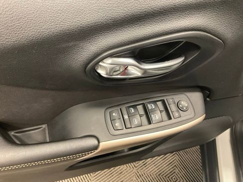 Used 2017 Jeep Cherokee Latitude w/ Cold Weather Group image 20