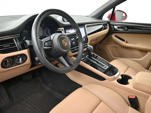 Certified 2023 Porsche Macan S AWD/4WD image 4