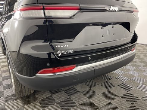 Used 2023 Jeep Grand Cherokee Limited image 6