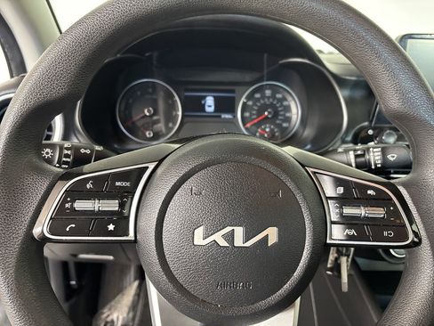 Used 2023 Kia Forte LXS image 11