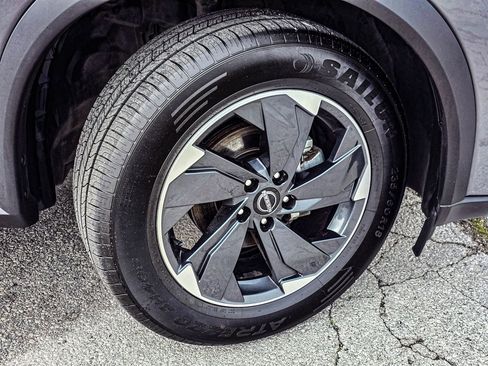 Used 2025 Nissan Rogue SV AWD/4WD image 7