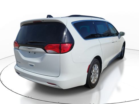 Used 2021 Chrysler Voyager Lxi FWD image 5