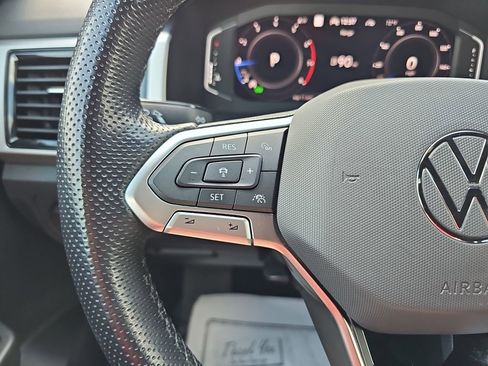 Used 2022 Volkswagen Atlas Cross Sport SEL R-Line AWD/4WD image 19