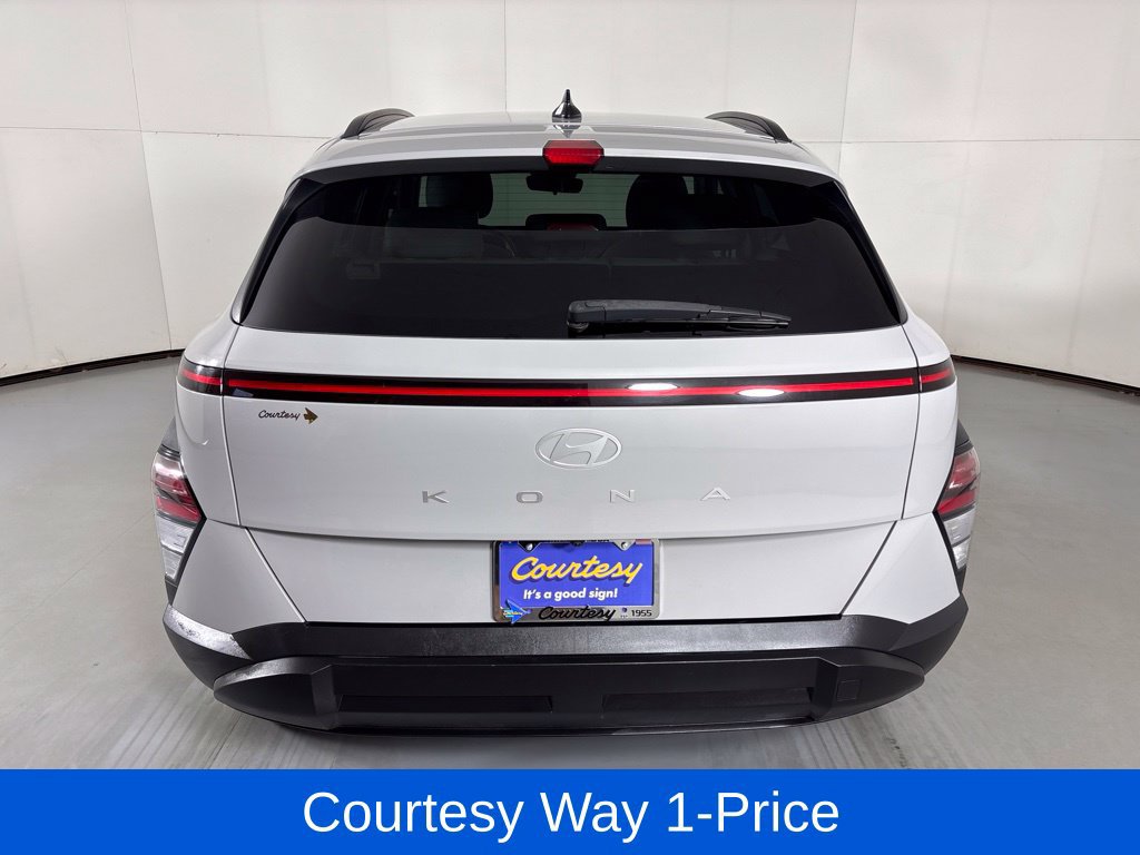 Used 2025 Hyundai Kona SEL FWD image 9