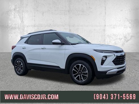 Used 2025 Chevrolet TrailBlazer LT FWD image 1