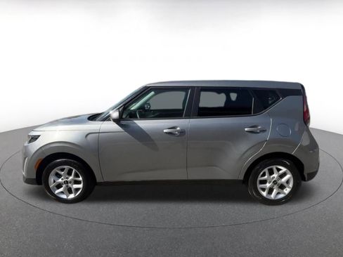 Used 2025 Kia Soul LX w/ LX Technology Package FWD image 8