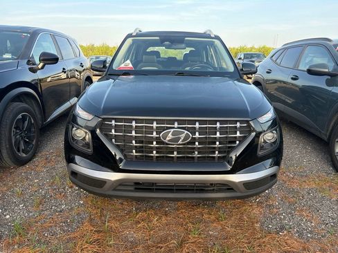 Used 2025 Hyundai Venue SEL FWD image 2
