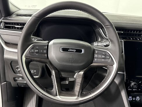 New 2025 Jeep Grand Cherokee Limited w/ Trailer Tow Package image 16