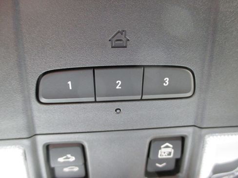 Used 2025 Cadillac XT6 Premium Luxury image 30