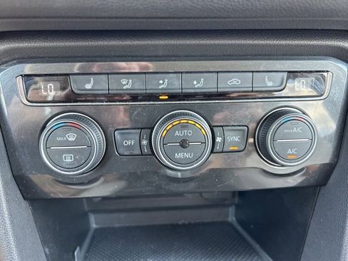 Used 2019 Volkswagen Tiguan SE FWD image 15