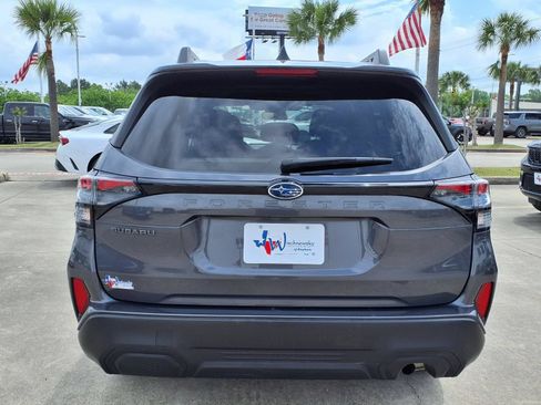 Used 2025 Subaru Forester Premium AWD/4WD image 6
