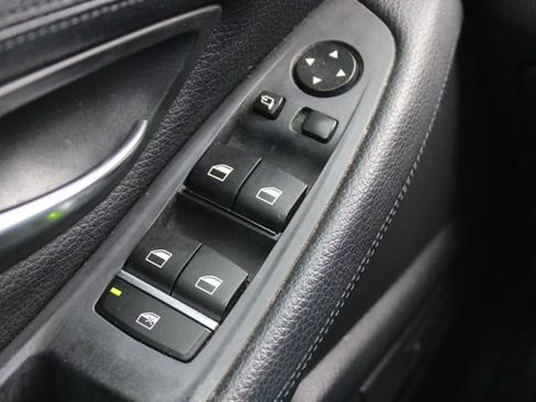 Used 2012 BMW 528i xDrive Sedan AWD/4WD image 17