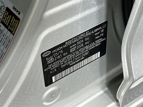 Used 2017 Hyundai Elantra Limited image 12