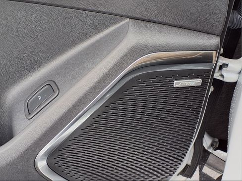 Used 2025 GMC Acadia Denali image 14