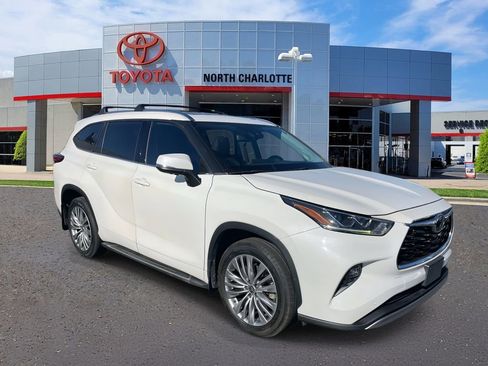 Used 2021 Toyota Highlander Platinum image 1