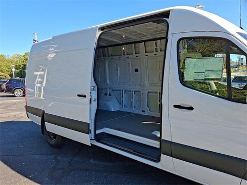 Used 2025 Mercedes-Benz Sprinter 2500 image 10