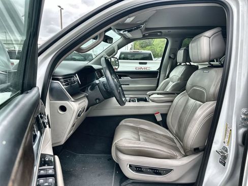 Used 2022 Jeep Grand Wagoneer Series I image 2