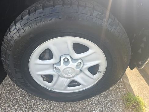 Used 2010 Toyota Tundra 4x4 Double Cab image 25