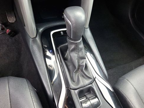 Used 2023 Toyota Corolla Cross XLE FWD image 15