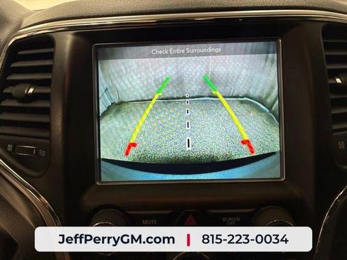Used 2018 Jeep Grand Cherokee Altitude AWD/4WD image 14