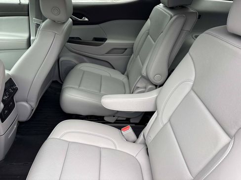 Used 2023 GMC Acadia SLT w/ Technology Package FWD image 33