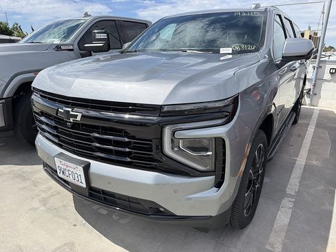 Used 2026 Chevrolet Suburban RST RWD image 2