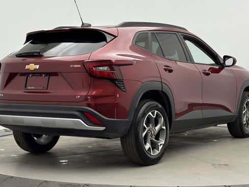 Used 2025 Chevrolet Trax LT FWD image 7