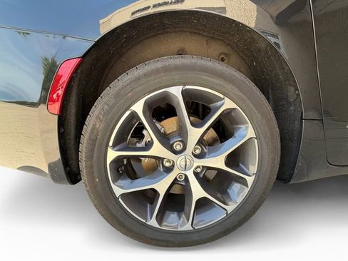 Used 2021 Chrysler Pacifica Limited w/ Premium & Safety Sphere Group AWD/4WD image 16
