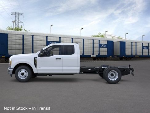 New 2026 Ford F350 XL w/ XL Chrome Package RWD image 3