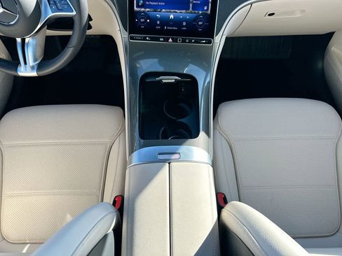 Used 2025 Mercedes-Benz GLC 300 4MATIC image 31