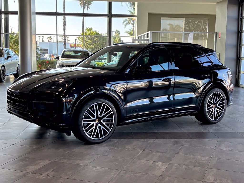 Used 2025 Porsche Cayenne GTS AWD/4WD image 9