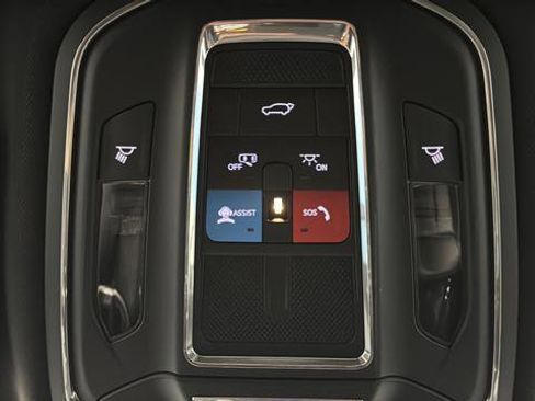 Used 2024 Jeep Grand Cherokee Limited w/ Black Appearance Package image 30