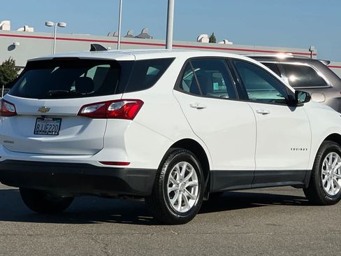 Used 2019 Chevrolet Equinox LS FWD image 2