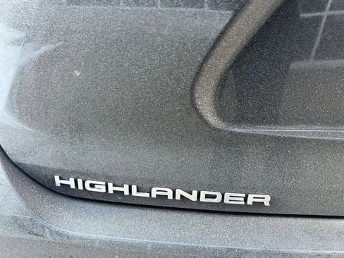 Used 2021 Toyota Highlander XLE image 6