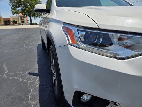 Used 2019 Chevrolet Traverse LT w/ LT Premium Package FWD image 17