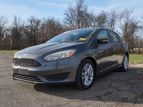 Used 2017 Ford Focus SE image 8