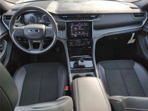 New 2025 Jeep Grand Cherokee Altitude RWD image 25