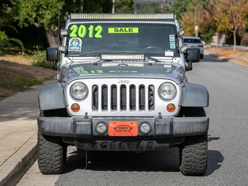 Used 2012 Jeep Wrangler Unlimited Rubicon w/ Connectivity Group image 2