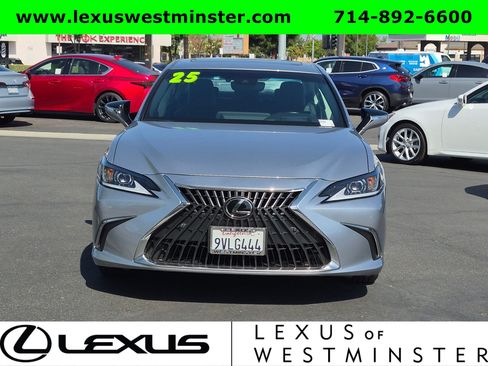 Used 2025 Lexus ES 300h w/ Premium Package FWD image 2