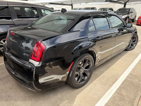 Used 2021 Chrysler 300 Touring L RWD image 3