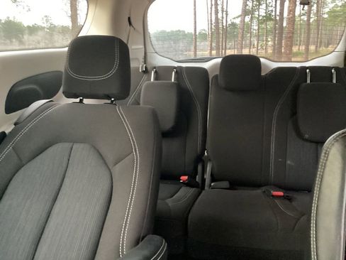 Used 2023 Chrysler Voyager LX FWD image 11