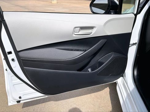 Used 2025 Toyota Corolla LE image 24