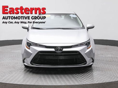 Used 2023 Toyota Corolla LE image 2