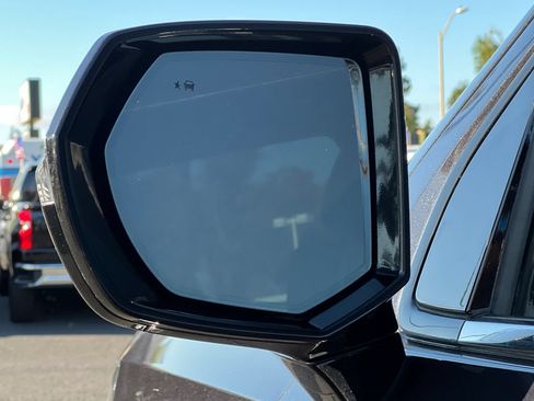 Used 2023 Chevrolet Suburban Premier AWD/4WD image 51